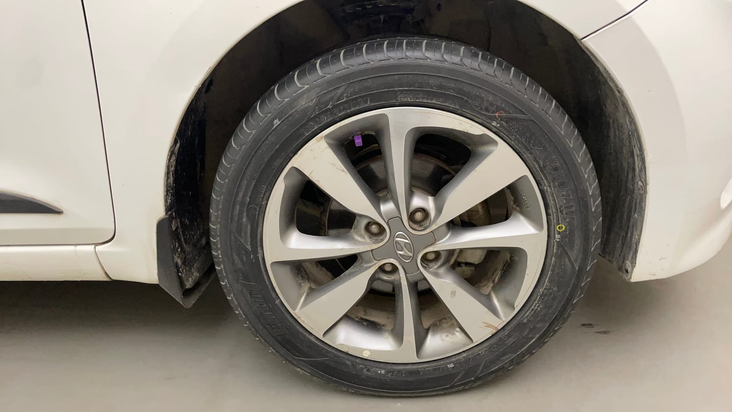 Used 2016 Hyundai Elite i20 Asta 1.4 CRDI (O) Diesel Manual tyres RIGHT FRONT TYRE RIM VIEW