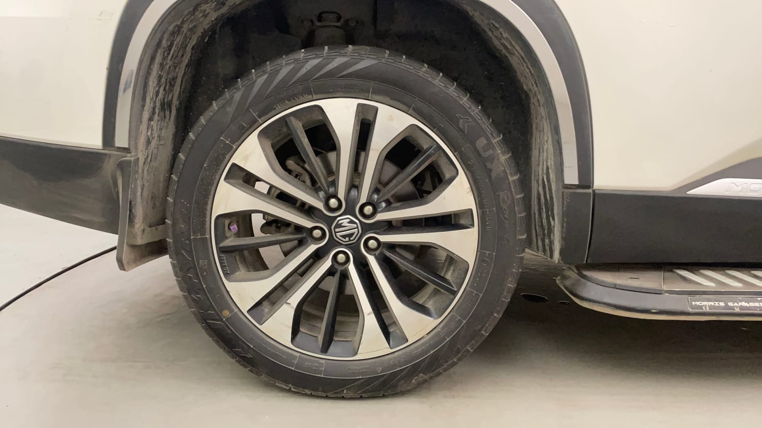 Used 2023 MG Motors Hector Plus Sharp 1.5 Petrol Turbo CVT 6-STR Petrol Automatic tyres RIGHT REAR TYRE RIM VIEW