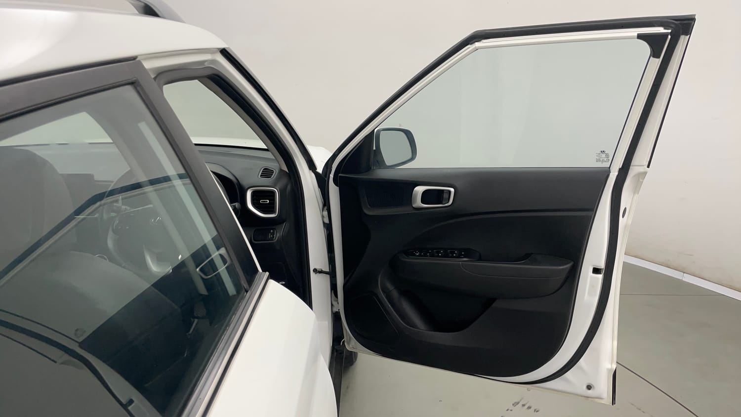 Used 2022 Hyundai Venue SX 1.0 Turbo Petrol Manual interior RIGHT FRONT DOOR OPEN VIEW
