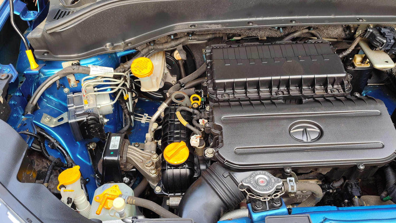 Used 2025 Tata Punch Creative Dual Tone Petrol Manual engine ENGINE RIGHT SIDE VIEW