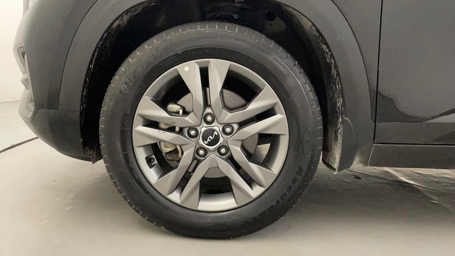 Used 2023 Kia Seltos HTX 1.5 Petrol Manual tyres LEFT FRONT TYRE RIM VIEW