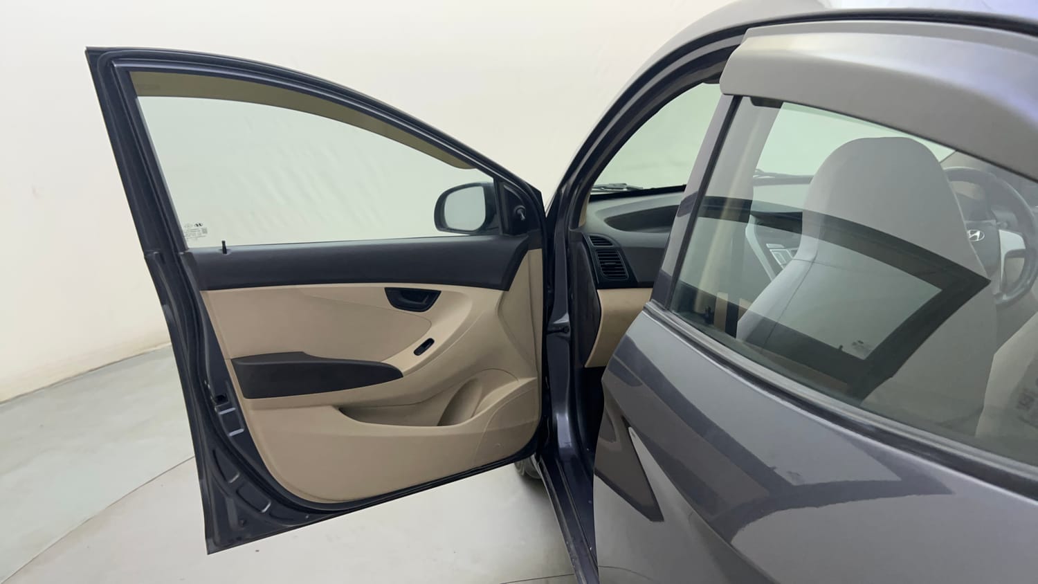 Used 2017 hyundai Eon Magna+ (O) Petrol Manual interior LEFT FRONT DOOR OPEN VIEW