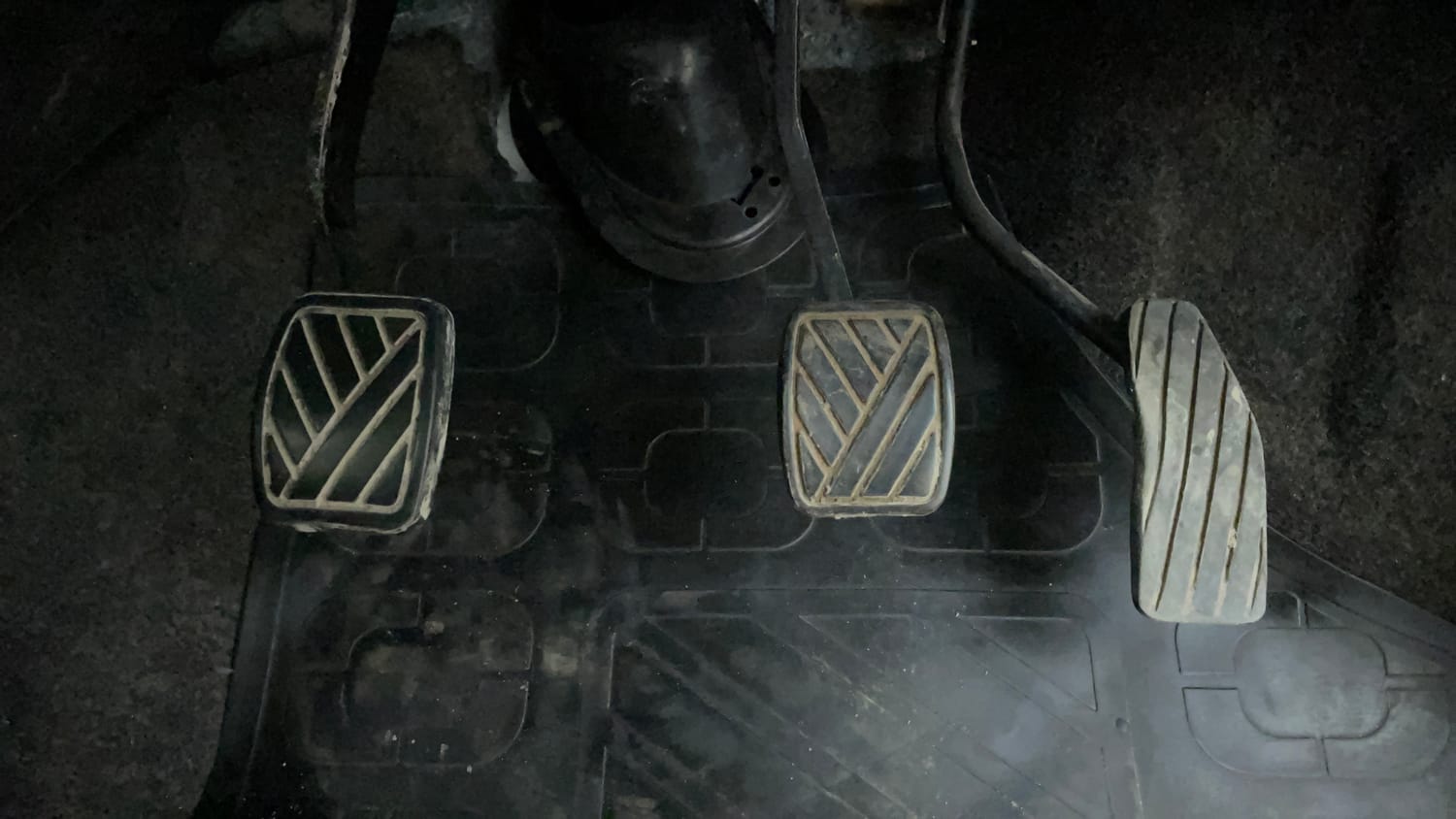Used 2013 Maruti Suzuki Wagon R LXI Petrol Manual interior PEDALS VIEW