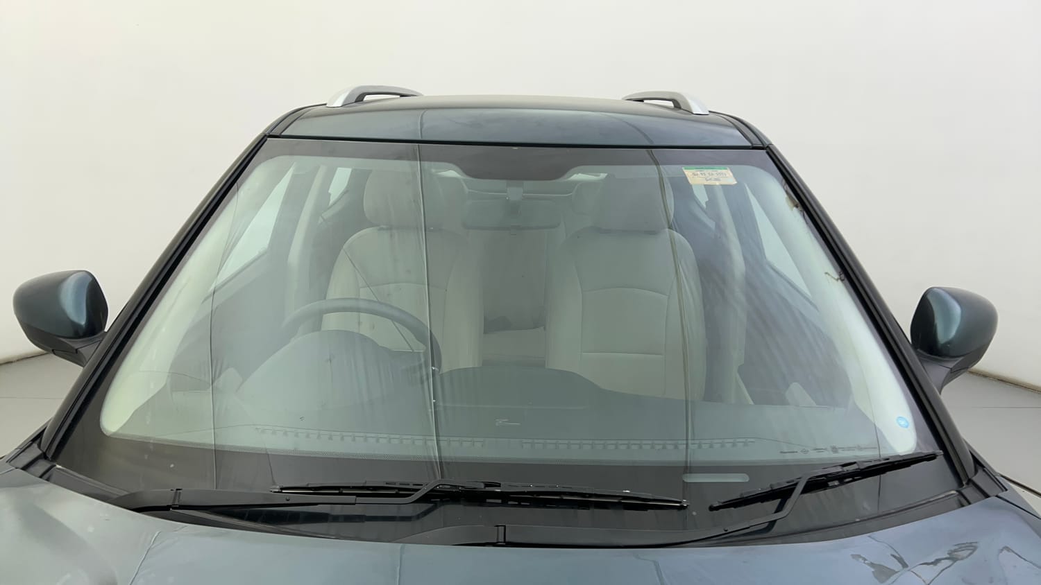 Used 2023 Mahindra XUV 300 W4 1.2 Petrol Petrol Manual exterior FRONT WINDSHIELD VIEW