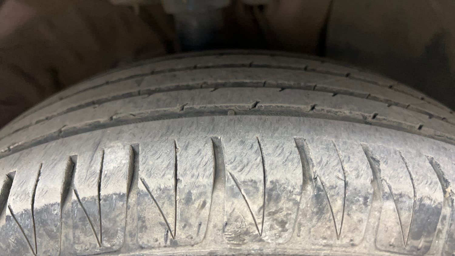 Used 2020 Hyundai Venue SX Plus 1.0 Turbo DCT Petrol Automatic tyres RIGHT FRONT TYRE TREAD VIEW