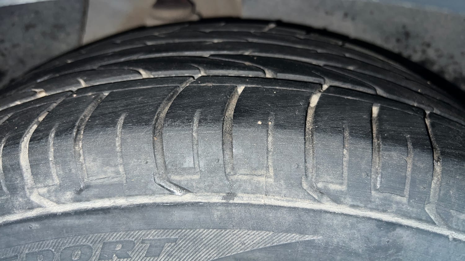 Used 2019 Hyundai Creta SX 1.6 AT CRDi Diesel Automatic tyres RIGHT REAR TYRE TREAD VIEW