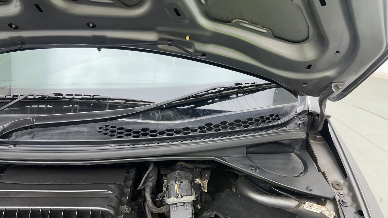Used 2019 Tata Tiago Revotron XZA Petrol Automatic engine ENGINE LEFT SIDE HINGE & APRON VIEW
