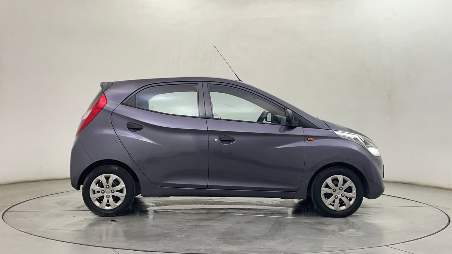Used 2014 Hyundai Eon Magna Petrol Manual exterior RIGHT SIDE VIEW