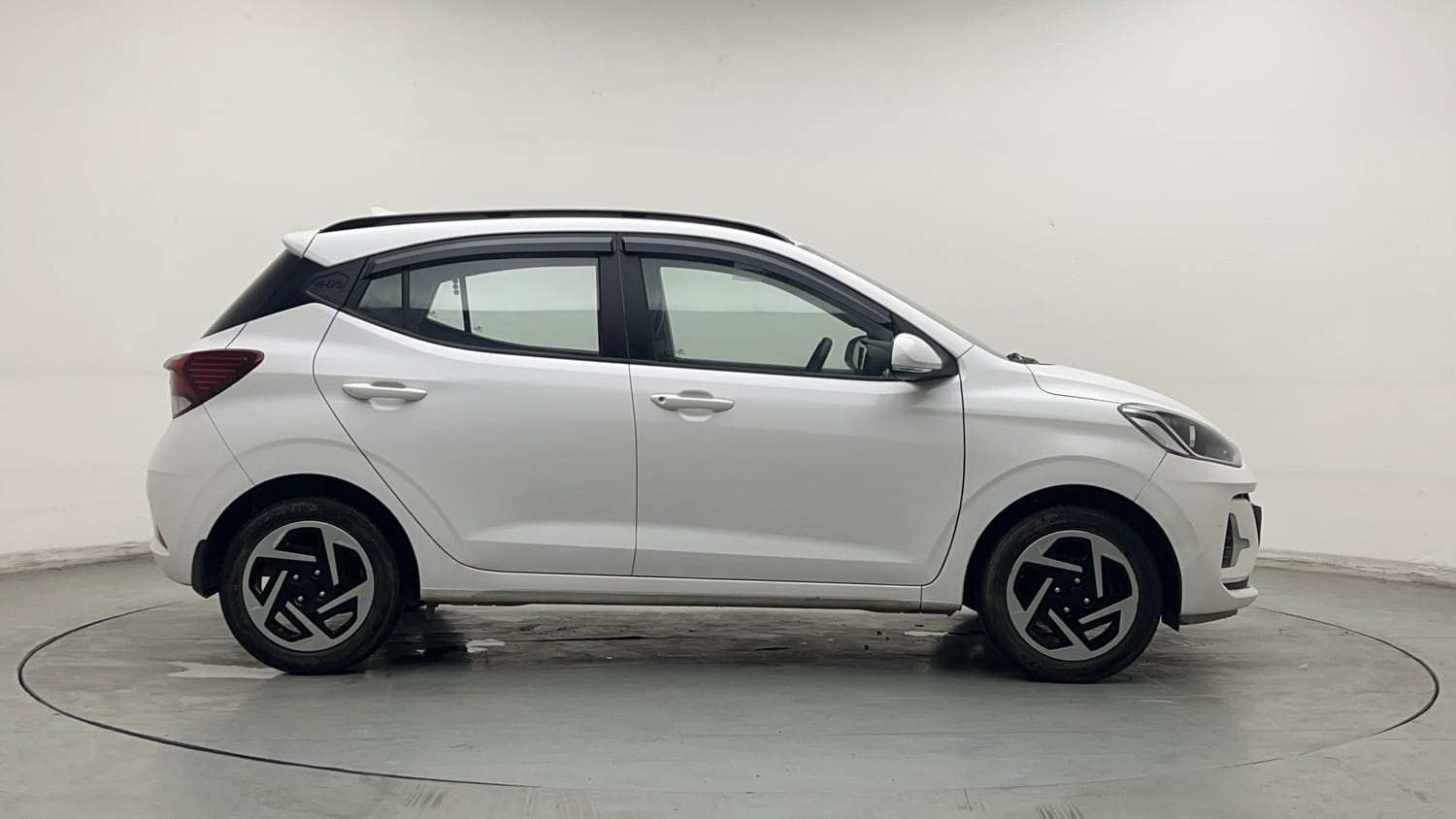 Used 2023 Hyundai Grand i10 Nios Sportz 1.2 Kappa VTVT Petrol Manual exterior RIGHT SIDE VIEW