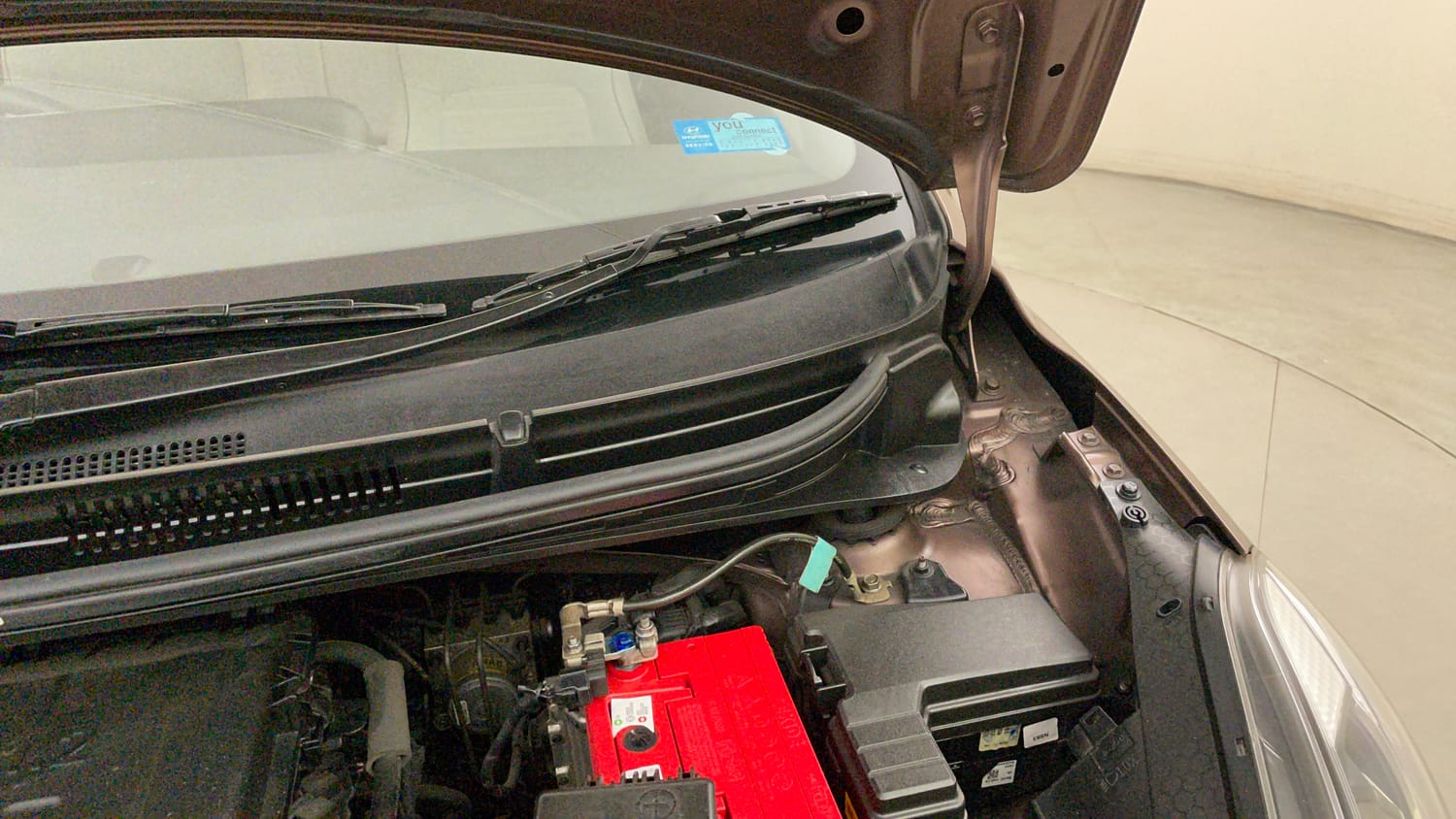 Used 2022 Hyundai Aura SX Plus 1.2 AMT Petrol Petrol Automatic engine ENGINE LEFT SIDE HINGE & APRON VIEW