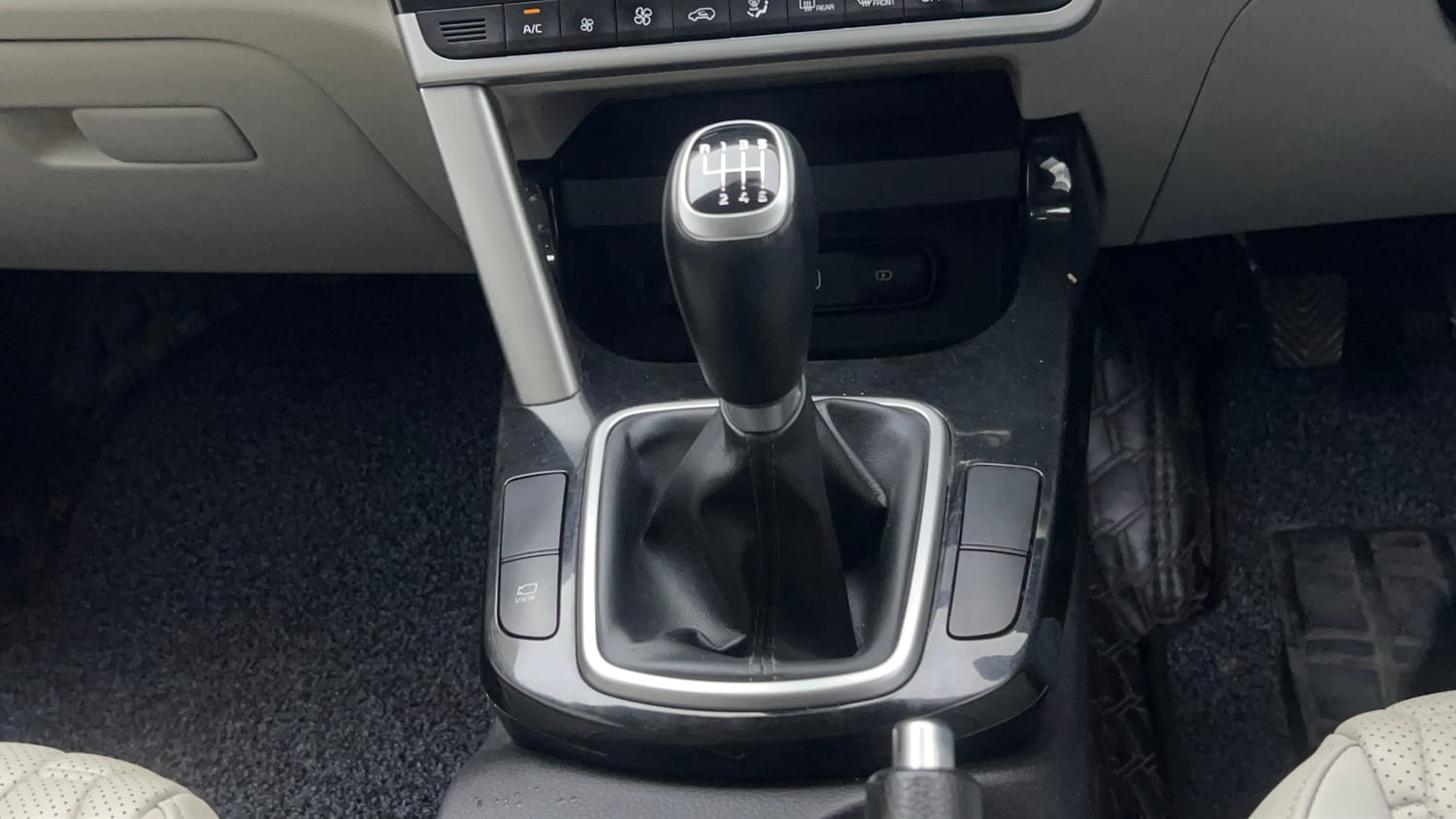 Used 2023 Kia Seltos HTX 1.5 Petrol Manual interior GEAR  KNOB VIEW