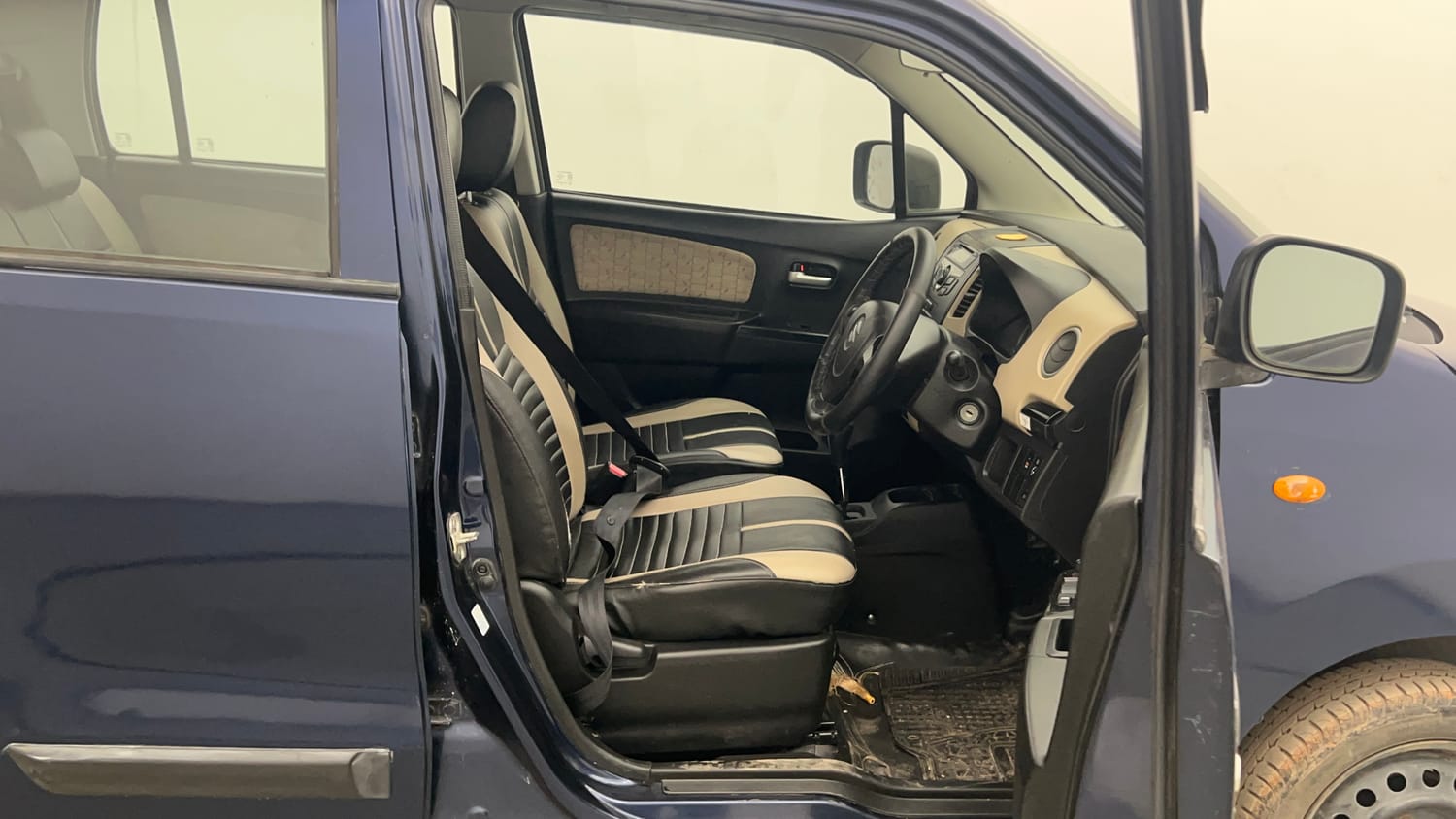 Used 2018 Maruti Suzuki Wagon R 1.0 VXI AMT Petrol Automatic interior RIGHT SIDE FRONT DOOR CABIN VIEW
