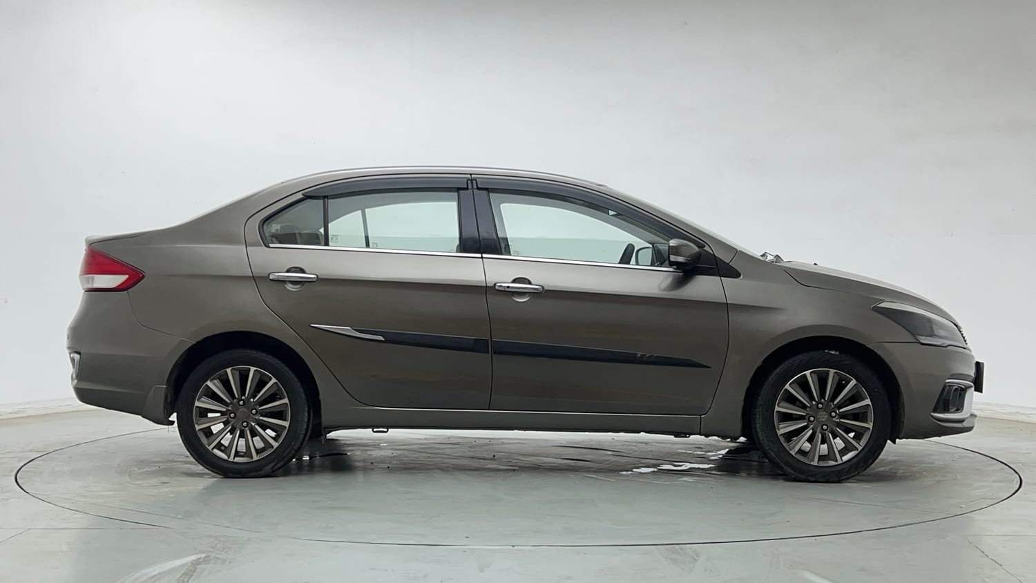 Used 2020 Maruti Suzuki Ciaz Alpha 1.5 AT Petrol Automatic exterior RIGHT SIDE VIEW