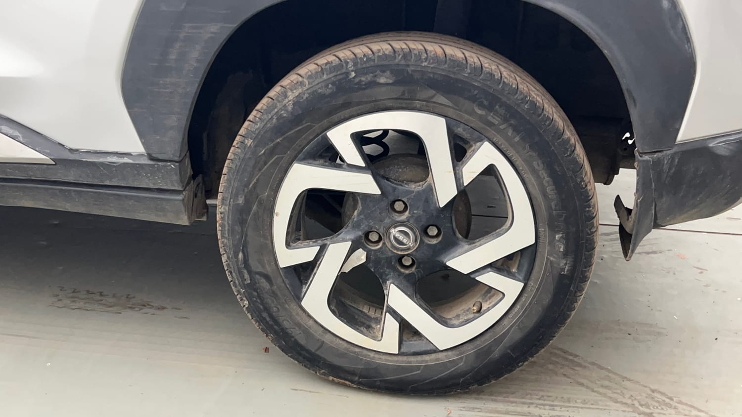 Used 2021 Nissan Magnite XV Petrol Manual tyres LEFT REAR TYRE RIM VIEW