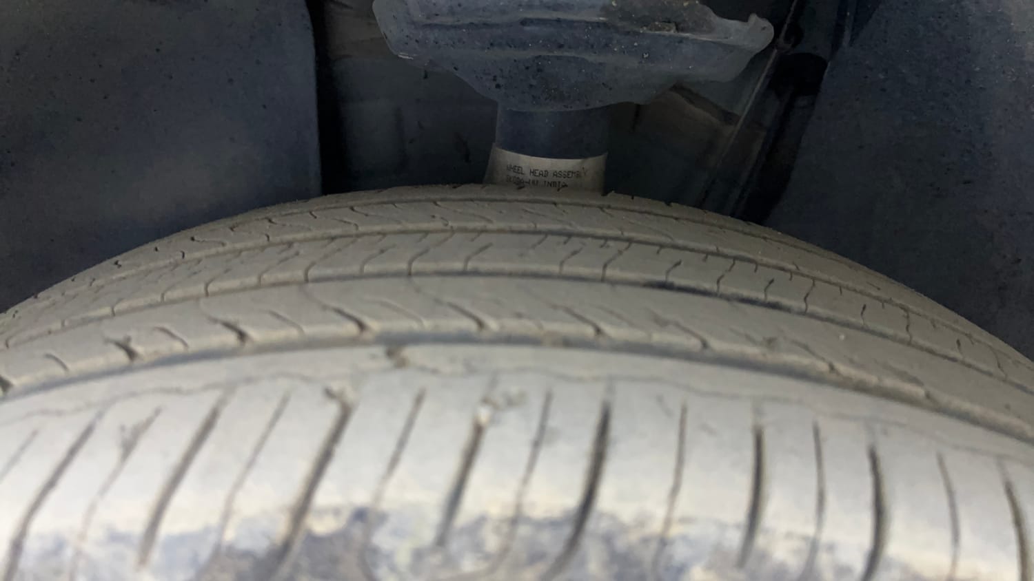 Used 2022 Volkswagen Taigun Highline 1.0 TSI MT Petrol Manual tyres LEFT FRONT TYRE TREAD VIEW