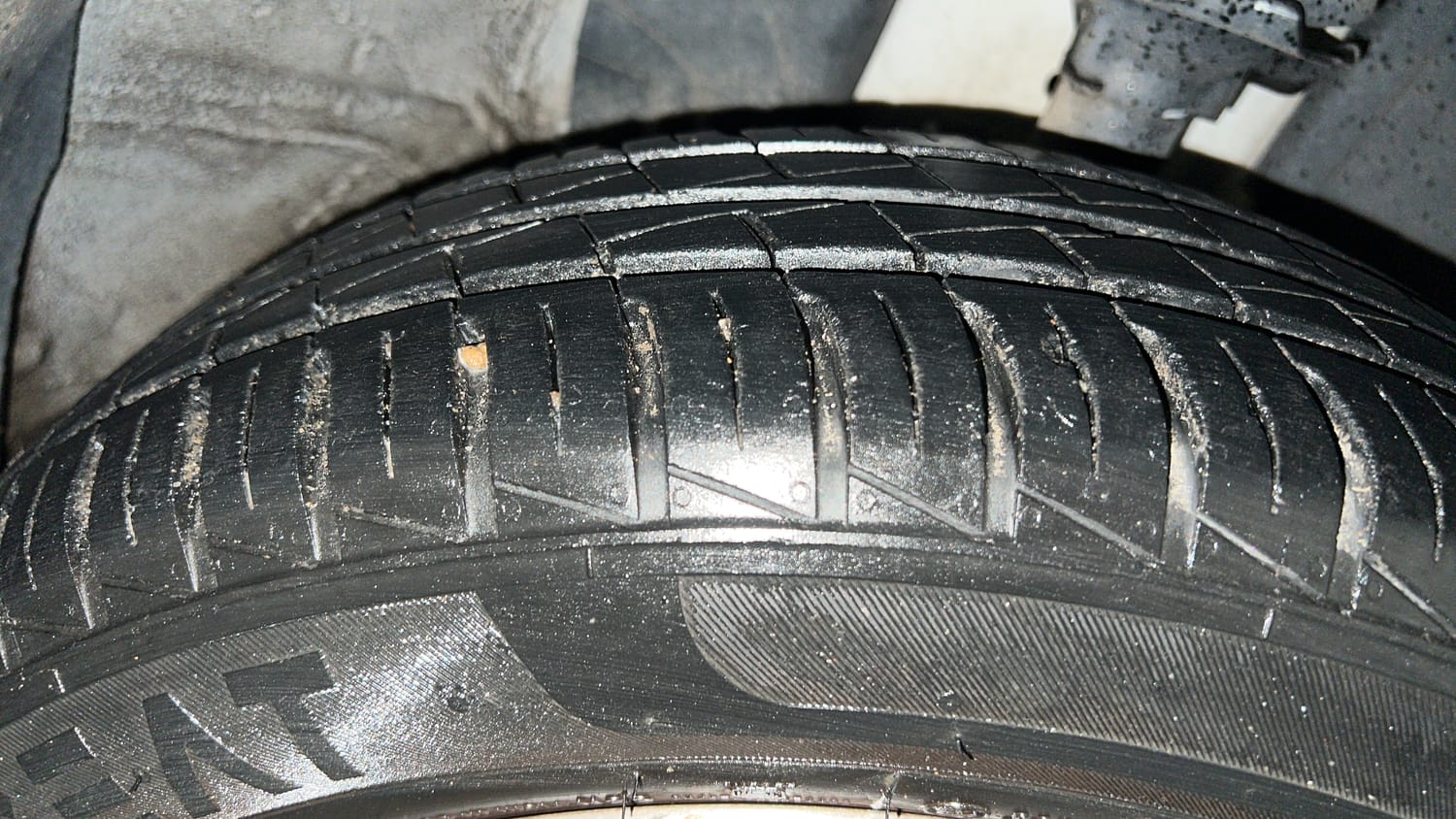 Used 2021 Renault Kwid RXT 1.0 Opt Petrol Manual tyres RIGHT FRONT TYRE TREAD VIEW