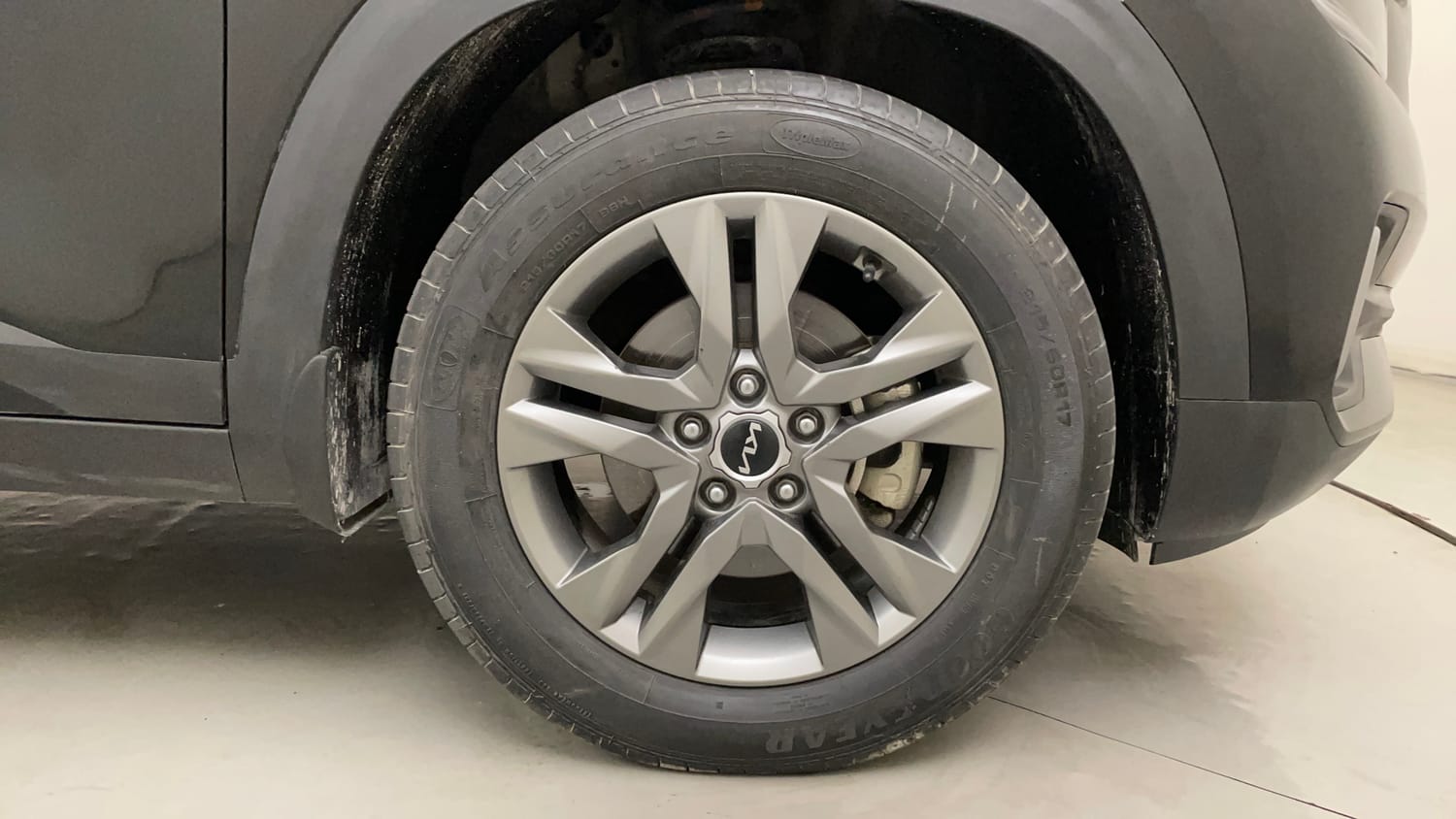 Used 2023 Kia Seltos HTX 1.5 Petrol Manual tyres RIGHT FRONT TYRE RIM VIEW