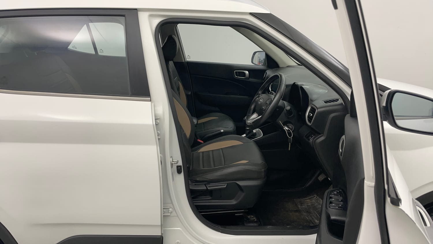 Used 2022 Hyundai Venue SX 1.0 Turbo Petrol Manual interior RIGHT SIDE FRONT DOOR CABIN VIEW