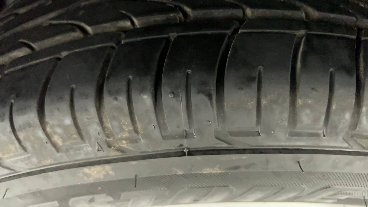 Used 2023 Mahindra XUV 300 W4 1.2 Petrol Petrol Manual tyres LEFT FRONT TYRE TREAD VIEW
