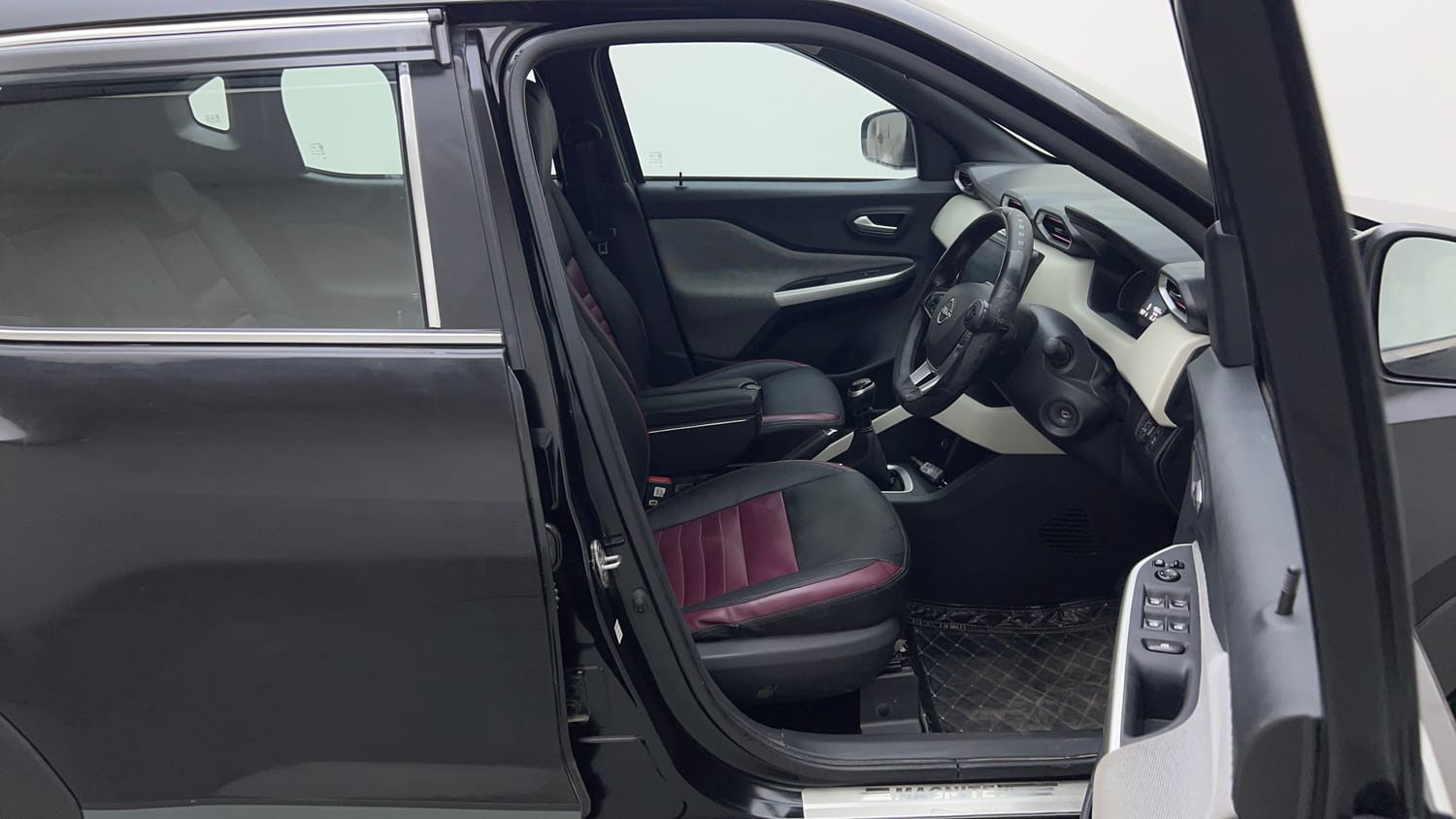 Used 2023 Nissan Magnite XL Petrol+Cng (Outside fitted) Cng Manual interior RIGHT SIDE FRONT DOOR CABIN VIEW