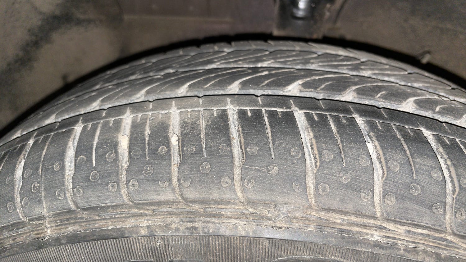 Used 2022 Hyundai Aura SX Plus 1.2 AMT Petrol Petrol Automatic tyres LEFT FRONT TYRE TREAD VIEW