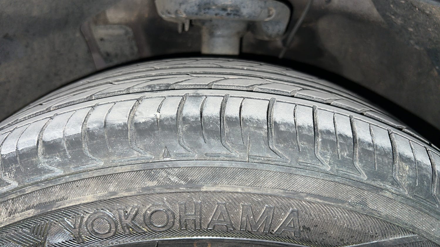 Used 2023 Kia Carens Prestige 1.4 Petrol MT 7 STR Petrol Manual tyres LEFT FRONT TYRE TREAD VIEW