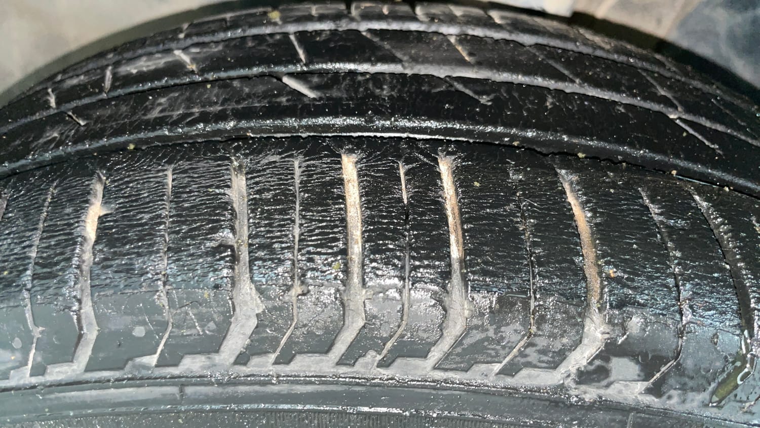 Used 2021 Tata Punch Pure MT Petrol Manual tyres LEFT FRONT TYRE TREAD VIEW