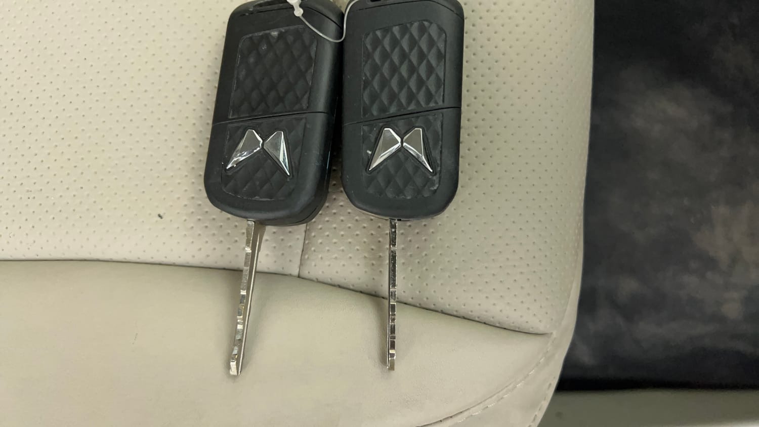 Used 2023 Mahindra XUV 300 W4 1.2 Petrol Petrol Manual extra CAR KEY VIEW