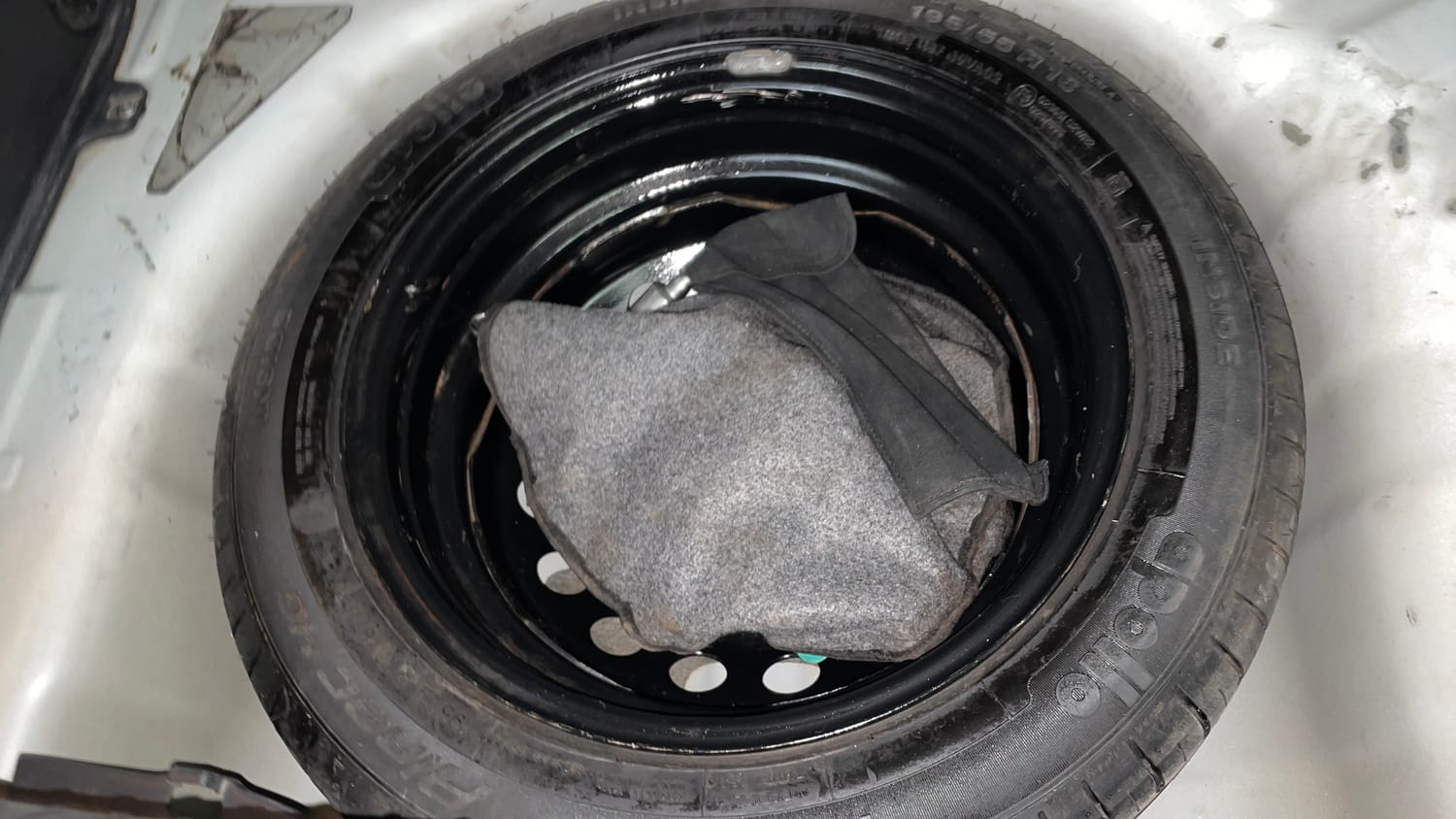 Used 2016 Hyundai Elite i20 Asta 1.4 CRDI (O) Diesel Manual tyres SPARE TYRE VIEW