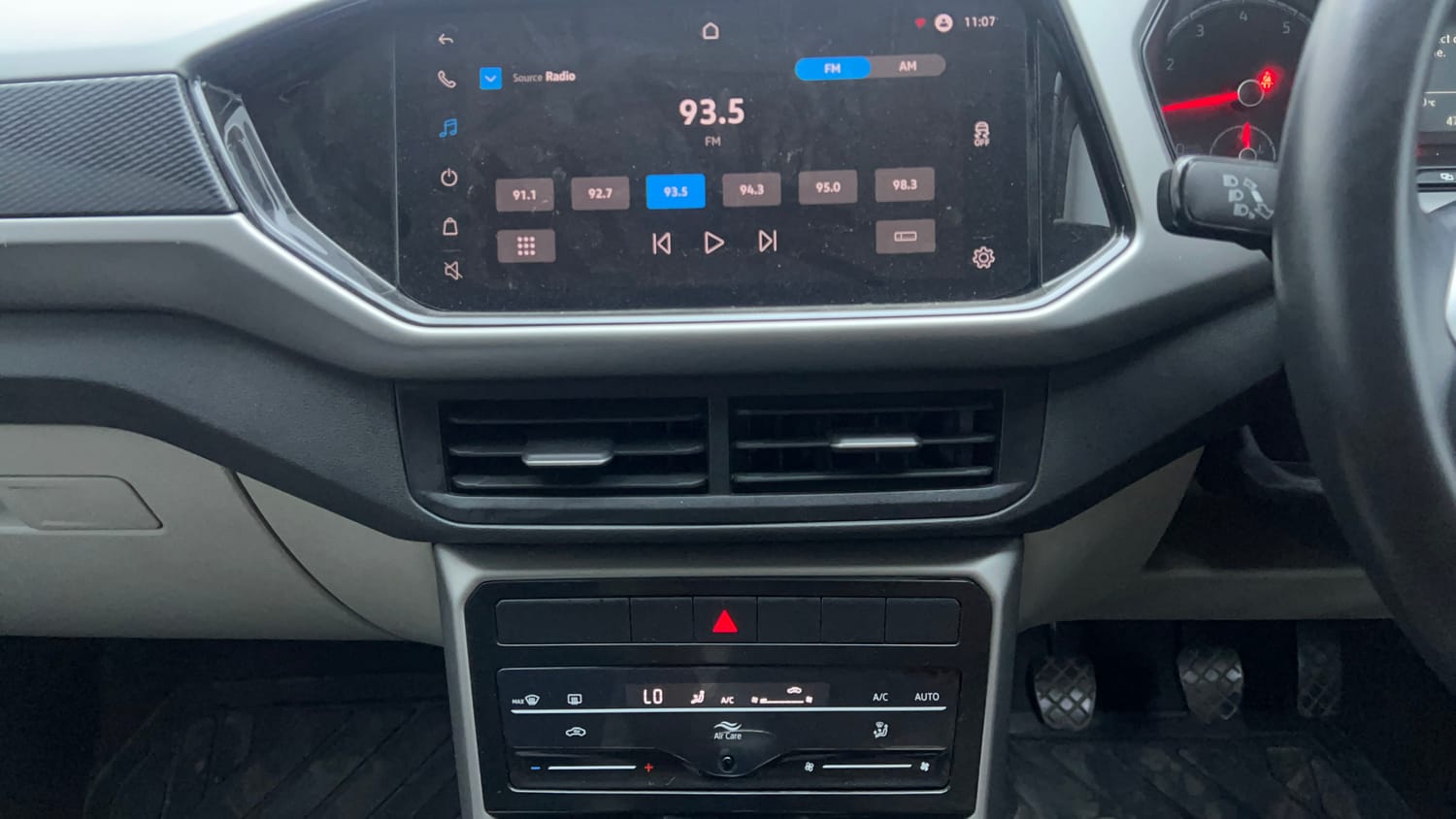 Used 2022 Volkswagen Taigun Highline 1.0 TSI MT Petrol Manual interior MUSIC SYSTEM & AC CONTROL VIEW
