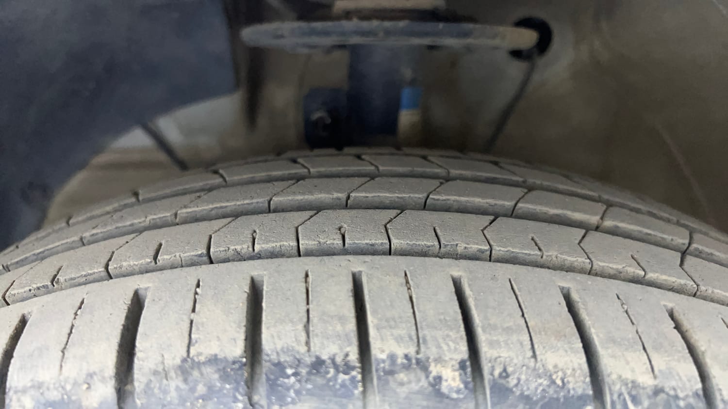 Used 2023 Maruti Suzuki Swift ZXi Plus AMT Petrol Automatic tyres LEFT FRONT TYRE TREAD VIEW