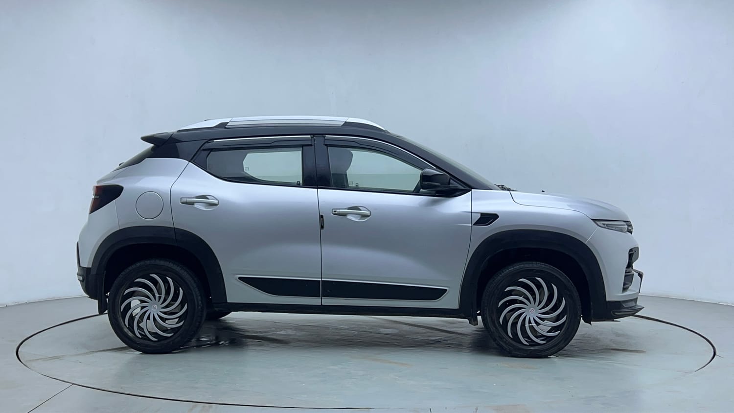 Used 2021 Renault Kiger RXT 1.0 Turbo MT Petrol Manual exterior RIGHT SIDE VIEW