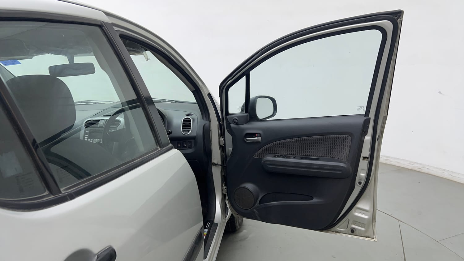 Used 2015 Maruti Suzuki Ritz Vxi BS-IV Petrol Manual interior RIGHT FRONT DOOR OPEN VIEW