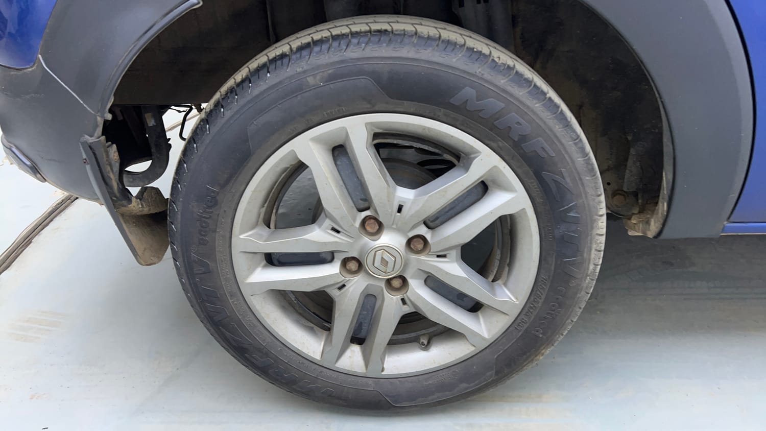 Used 2020 Renault Triber RXZ EASY-R AMT Petrol Automatic tyres RIGHT REAR TYRE RIM VIEW