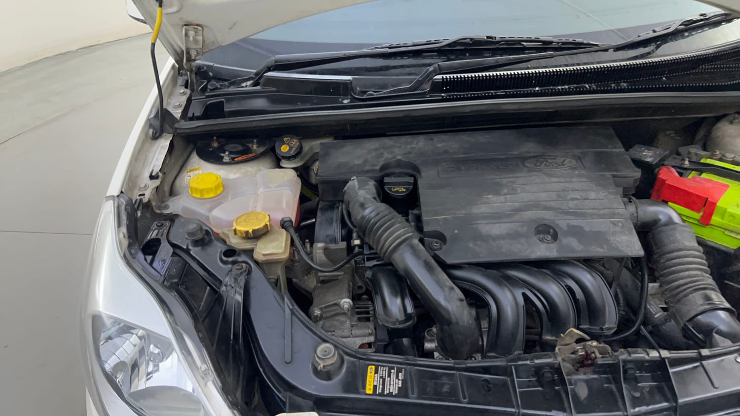 Used 2015 Ford Figo Duratec Petrol Titanium 1.2 Petrol Manual engine ENGINE RIGHT SIDE HINGE & APRON VIEW