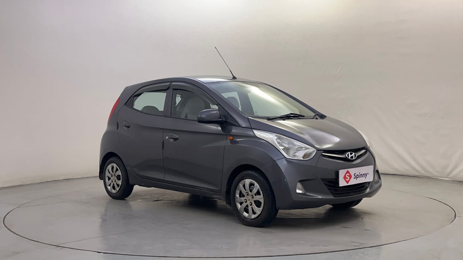 Used 2017 hyundai Eon Magna+ (O) Petrol Manual exterior RIGHT FRONT CORNER VIEW