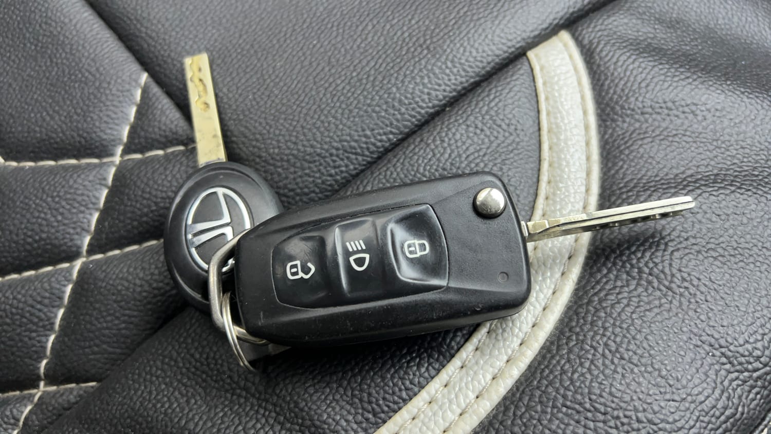 Used 2019 Tata Tiago Revotron XZA Petrol Automatic extra CAR KEY VIEW