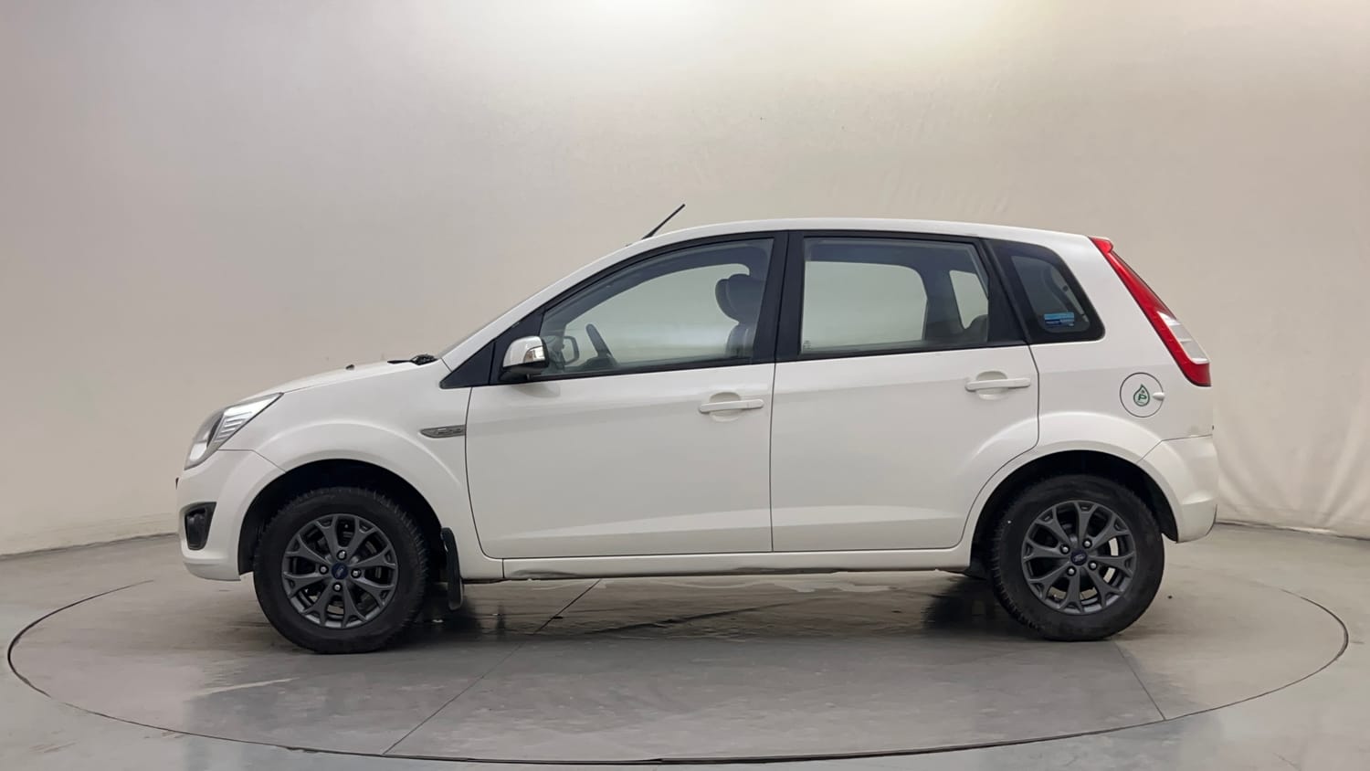 Used 2015 Ford Figo Duratec Petrol Titanium 1.2 Petrol Manual exterior LEFT SIDE VIEW