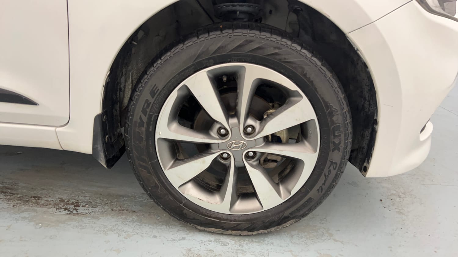 Used 2015 Hyundai Elite i20 Asta 1.2 Petrol Manual tyres RIGHT FRONT TYRE RIM VIEW