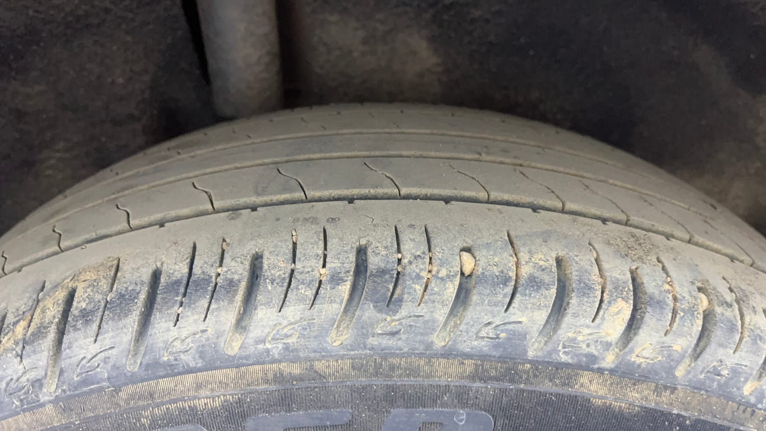 Used 2018 Ford EcoSport Titanium 1.5L Ti-VCT Petrol Manual tyres RIGHT REAR TYRE TREAD VIEW