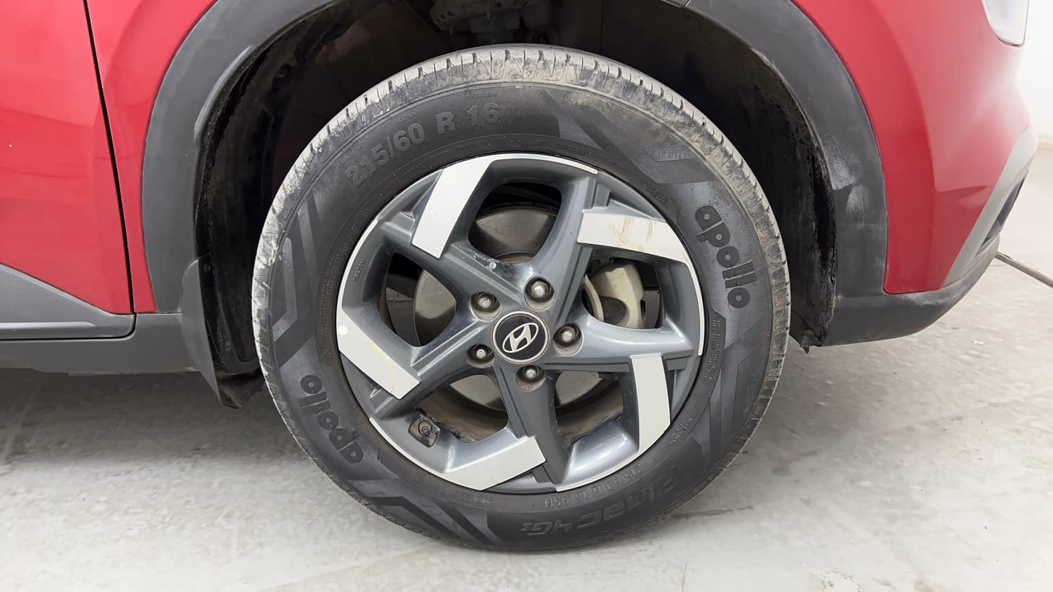 Used 2020 Hyundai Venue SX Plus 1.0 Turbo DCT Petrol Automatic tyres RIGHT FRONT TYRE RIM VIEW