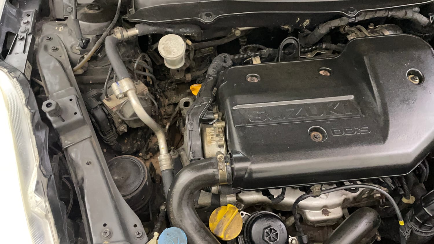 Used 2016 Maruti Suzuki Swift VDi (O) Diesel Manual engine ENGINE RIGHT SIDE VIEW