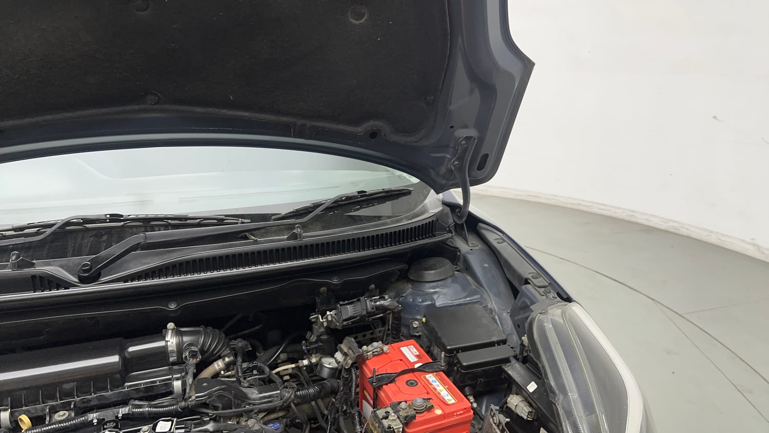 Used 2021 Maruti Suzuki Baleno Delta Petrol+CNG (Outside Fitted) Cng Manual engine ENGINE LEFT SIDE HINGE & APRON VIEW