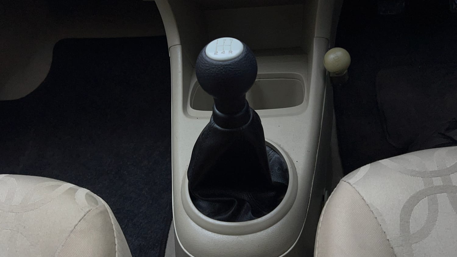 Used 2013 Maruti Suzuki A-Star ZXI Petrol Manual interior GEAR  KNOB VIEW