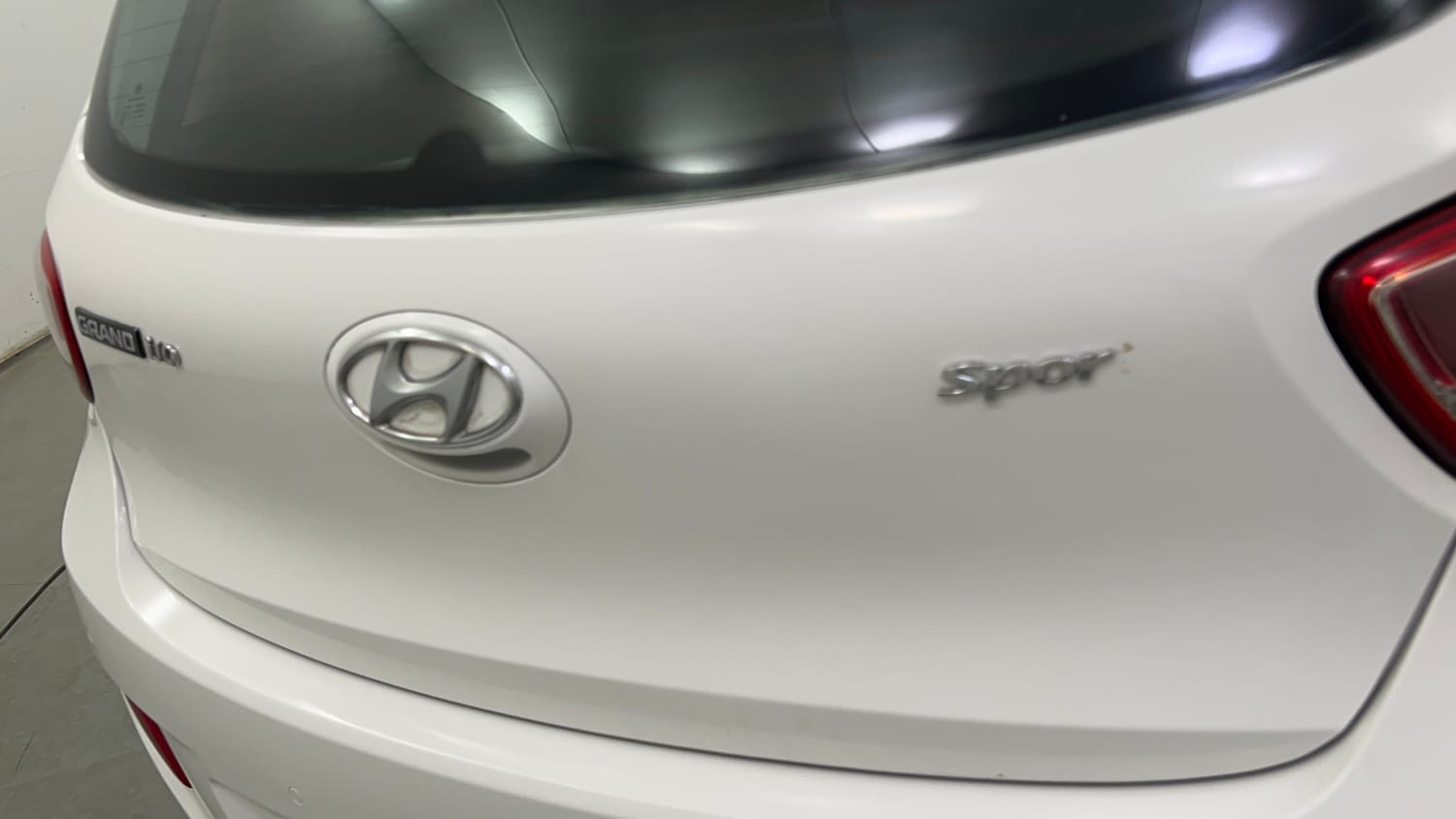 Used 2016 Hyundai Grand i10 Sportz 1.2 Kappa VTVT Petrol Manual dents MINOR SCRATCH