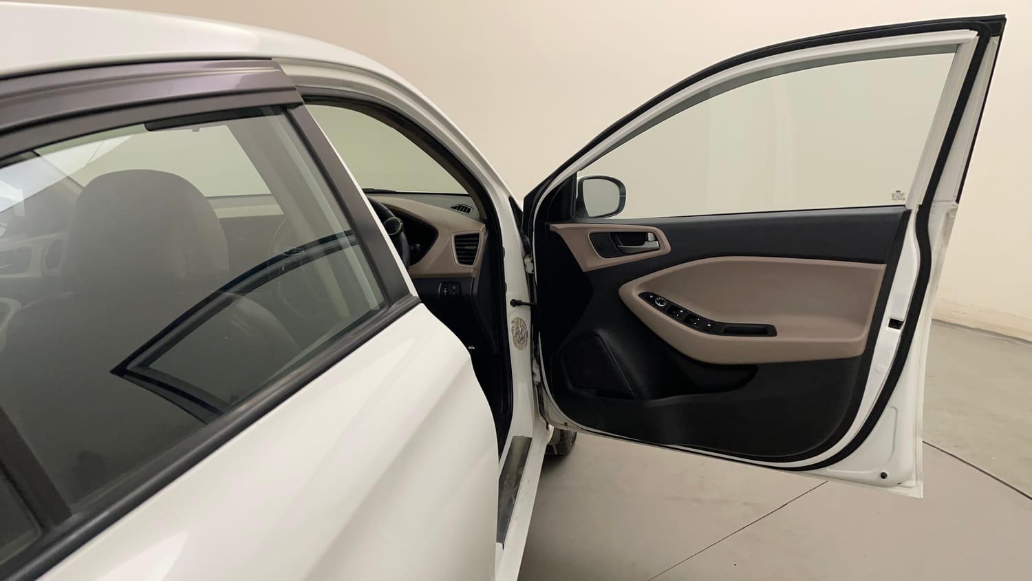 Used 2016 Hyundai Elite i20 Asta 1.4 CRDI (O) Diesel Manual interior RIGHT FRONT DOOR OPEN VIEW