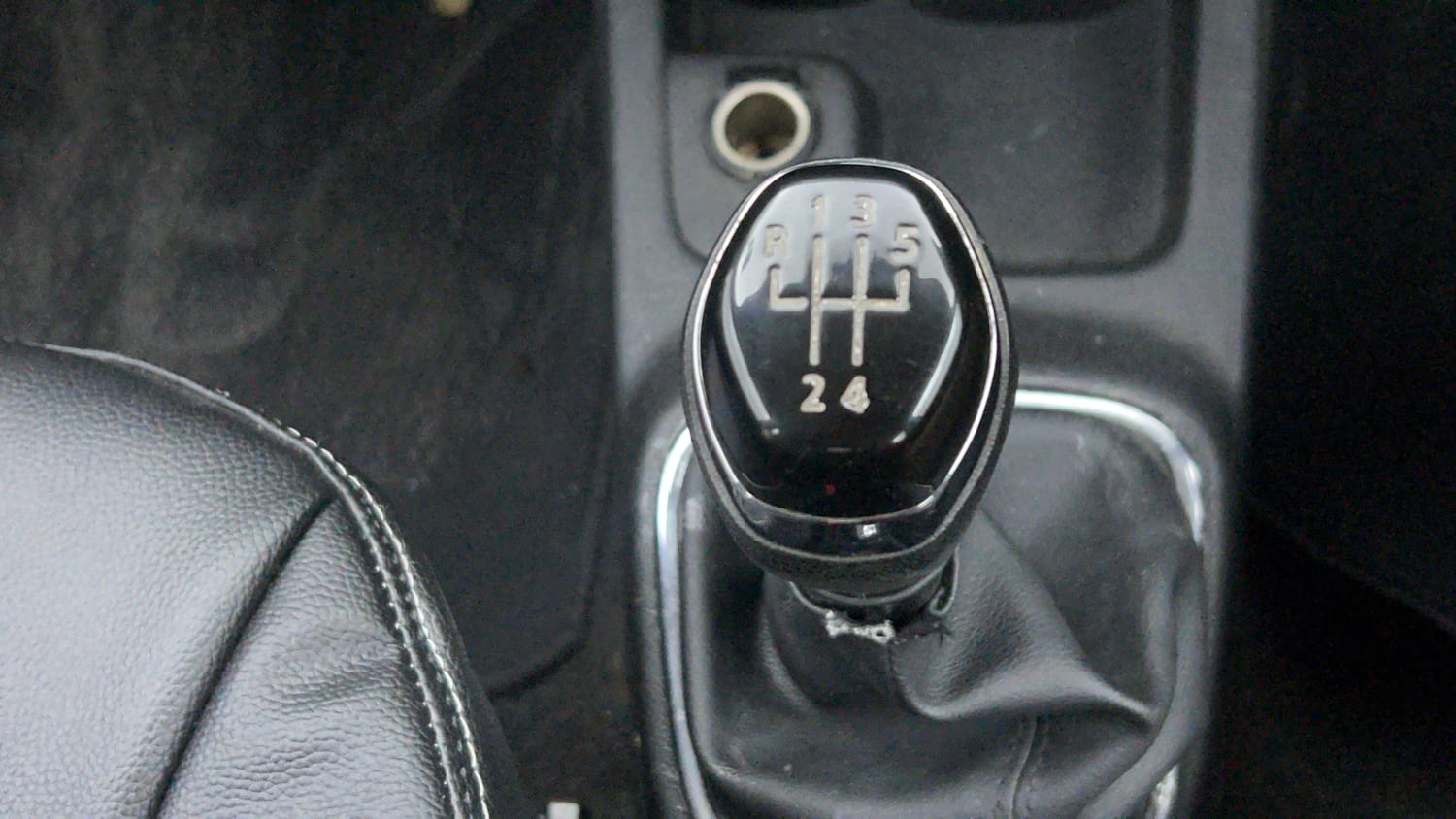 Used 2020 Renault Kwid RXT (O) 1.0 SCE Edition Petrol Manual interior GEAR  KNOB VIEW