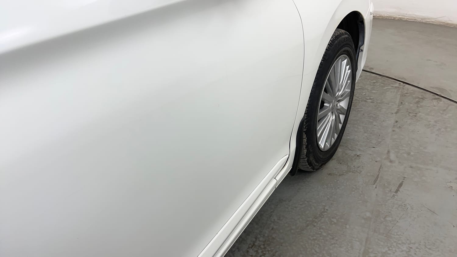 Used 2022 Honda City V Petrol Petrol Manual dents MINOR SCRATCH