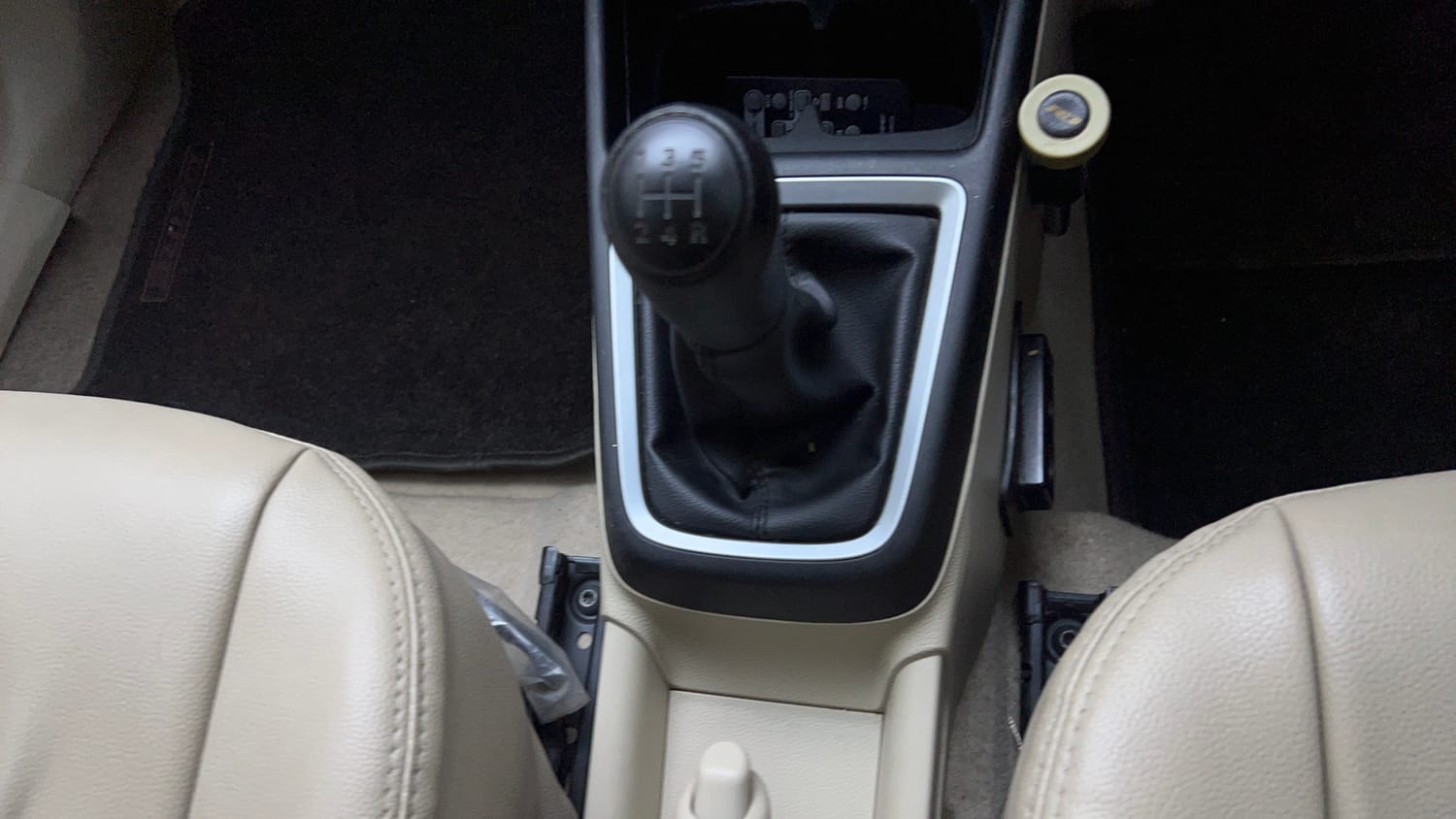 Used 2022 Maruti Suzuki Dzire LXi Petrol Manual interior GEAR  KNOB VIEW