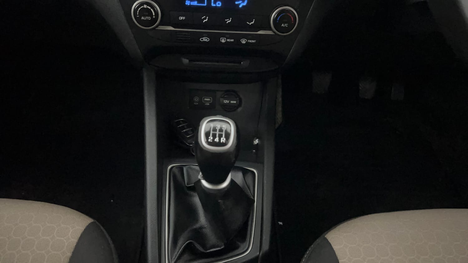Used 2015 Hyundai Elite i20 Asta 1.2 Petrol Manual interior GEAR  KNOB VIEW